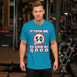 It Took Me 50 Years To Look So Good, Short-Sleeve Unisex T-Shirt, Gratis Verzending! -Scattando Webshop Winkel mockup 032fa836