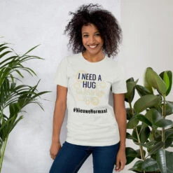 Nieuwe Normaal Unisex T-Shirt I Need A Hug, Gratis Verzending 18 Nieuwe Normaal Unisex T-Shirt I Need A Hug, Gratis Verzending -Scattando Webshop Winkel mockup 130ff0d8