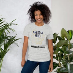 Nieuwe Normaal Unisex T-Shirt I Need A Hug, Gratis Verzending 15 Nieuwe Normaal Unisex T-Shirt I Need A Hug, Gratis Verzending -Scattando Webshop Winkel mockup 2fab7f2a