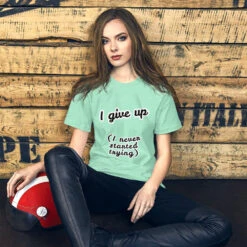 I Give Up Short-Sleeve Unisex T-Shirt, Gratis Verzending! -Scattando Webshop Winkel mockup 67be136b
