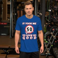 It Took Me 50 Years To Look So Good, Short-Sleeve Unisex T-Shirt, Gratis Verzending! -Scattando Webshop Winkel mockup 7e76a829