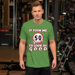 It Took Me 50 Years To Look So Good, Short-Sleeve Unisex T-Shirt, Gratis Verzending! -Scattando Webshop Winkel mockup 967b84ee